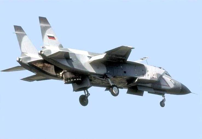 Dường như không quân Nga cũng sẽ sớm quay lại với thiết kế của chiến đấu cơ Yak-141 trong tương lai khi nước này đang dự kiến đóng nhiều loại tàu đổ bộ tấn công có khả năng tương thích với chiến đấu cơ lên - xuống thẳng đứng. Nguồn ảnh: Sputnik.