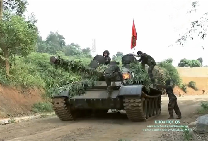 Hiện tại, vẫn còn một số lượng khá lớn xe tăng T-62 phục vụ trong biên chế của Quân đội Việt Nam. Tuy nhiên chúng ta đang chú trọng vào việc nâng cấp T-54/55 hơn là nâng cấp loại xe tăng này. Nguồn ảnh: KHQS.