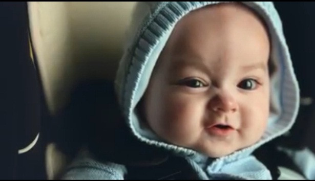 Bạn bé này có biểu cảm gương mặt khá thú vị sau khi xong việc.