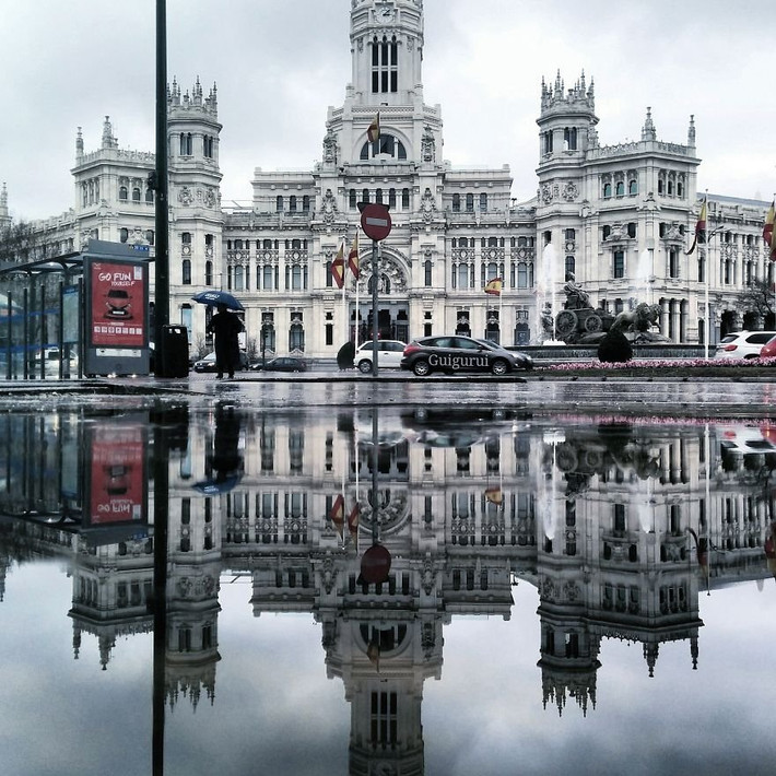 Tòa nhà cổ kính nguy nga ở Thủ đô Madrid, Tây Ban Nha.