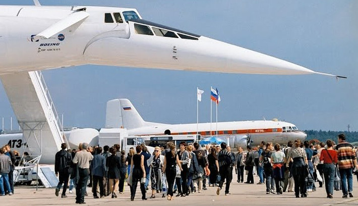 Sau đó, một trong những chiếc Tu-144D cải tiến còn được sử dụng trong một thời gian ngắn để chở hàng khẩn cấp giữa Matxcơva và Khabarovsk.