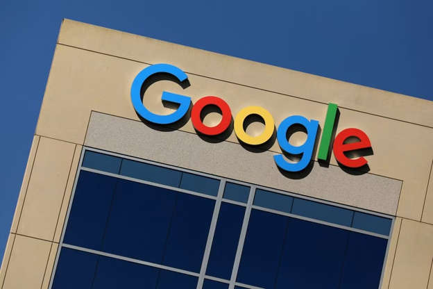 Sự cố này lập tức ảnh hưởng đến giá cổ phiếu của Google. Nhiều người lo ngại gã khổng lồ tìm kiếm này sẽ tụt hậu trước Microsoft trong cuộc đua trí tuệ nhân tạo.
