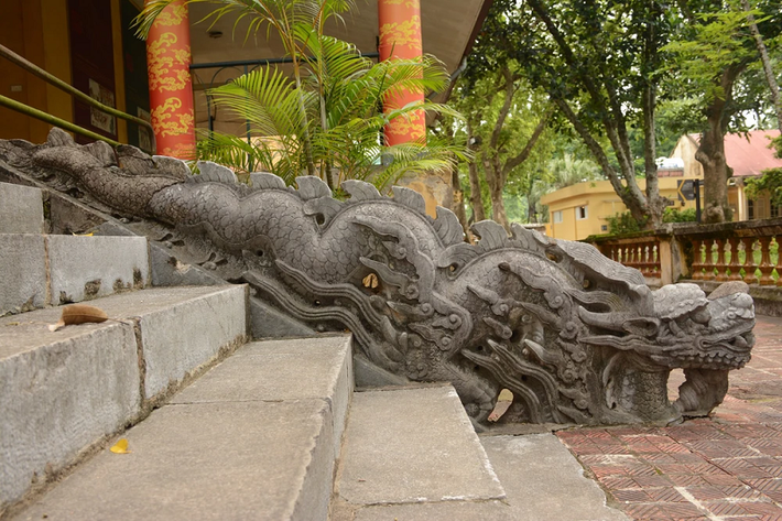 Theo Đại Việt Sử ký toàn thư, Điện Kính Thiên được xây dựng năm 1428, đời vua Lê Thái Tổ và hoàn thiện đời vua Lê Thánh Tông, trên núi Nùng, ngay nền cũ cung Càn Nguyên - Thiên An của thời Lý - Trần. Đây là nơi thiết triều bàn những việc quốc gia đại sự cũng như đón tiếp sứ giả nước ngoài, tiến hành các nghi lễ long trọng nhất của triều đình. (Ảnh: Tiền phong)