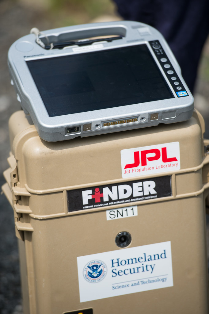 Năm 2015, FINDER đã tìm thấy 4 người đàn ông bị vùi lấp khoảng 3m dưới lớp gạch, bùn, gỗ và các mảnh vụn khác tại làng Chautara, Nepal. Hai năm sau, công nghệ được cấp phép cho các công ty tại Mexico để hỗ trợ vụ động đất 7,1 độ richter.