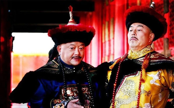 Nhờ tinh thông bốn thứ tiếng là Mãn, Hán, Mông Cổ, Tây Tạng, lại nằm lòng Tứ thư, Ngũ kinh, nên ông được hai thầy giáo là Ngô Tỉnh Khâm và Ngô Tỉnh Lang rất mực yêu mến.