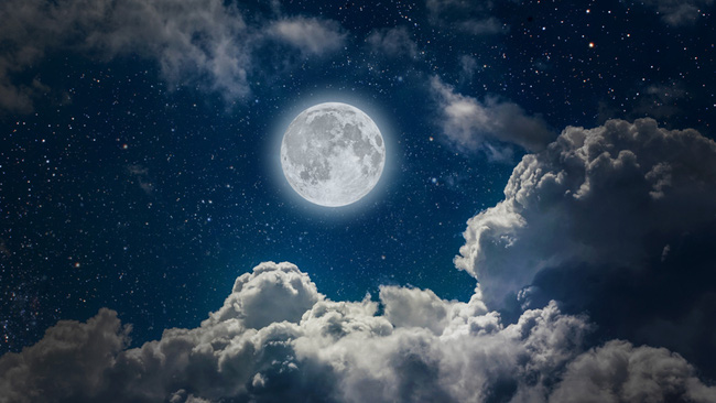 Theo tính toán của Earth Sky, trăng tròn tháng 2, còn được người Âu - Mỹ gọi là " trăng tuyết" bởi thường mọc ngay giữa mùa tuyết rơi dày, sẽ đạt được độ tròn tuyệt đối vào lúc 1 giờ 28 phút rạng sáng 6/2 (giờ Việt Nam), hiện ra giữa chòm sao Sư Tử (Leo) và cạnh ngôi sao sáng nhất Regulus của chòm sao này.