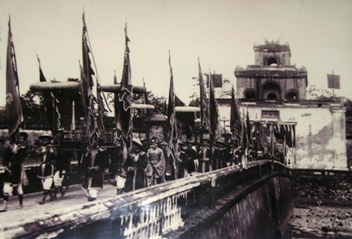 Một cửa thành xưa.