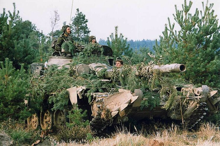 Những ứng viên tiềm năng bao gồm Leopard 2 của Đức, M1A2 Abrams của Mỹ và Leclerc của Pháp, nhưng bên cạnh đó vẫn còn một lựa chọn khác, đó là mua T-80U trực tiếp từ Liên bang Nga, khi nó được nhận xét ưu việt hơn nhiều so với T-72M1.