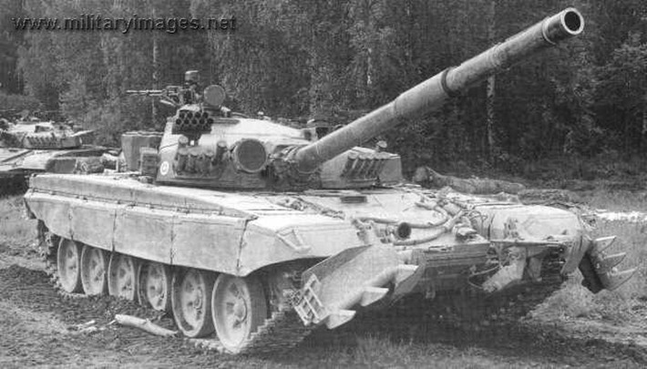 Tuy nhiên xét về mức độ hỏa lực, hóa ra pháo 125 mm của T-80U không mang lại lợi thế ngay cả trước các xe tăng Thụy Điển chỉ mang pháo 105 mm và 76 mm. Ngoài ra T-80U không chiến đấu tốt vào ban đêm do thiếu thiết bị chuyên dụng.