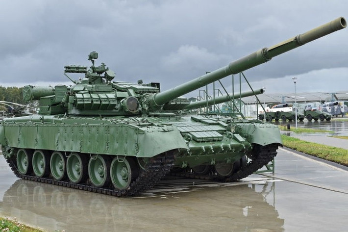 Bộ Quốc phòng Thụy Điển đã nhận xe tăng T-80U để tiến hành thử nghiệm, các bài kiểm tra kéo dài từ tháng 10 năm 1993 cho đến tháng 1 năm 1994.