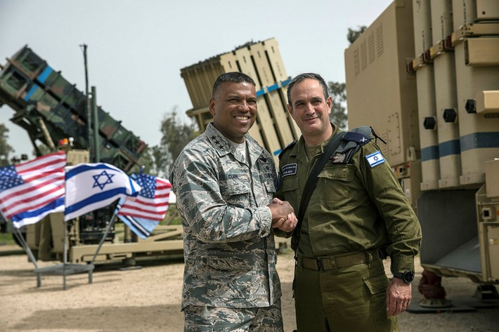 Chiến lược hàng không vũ trụ hiện tại của Israel phụ thuộc vào mối quan hệ bền vững của nước này với Mỹ. Điều này đúng cả về tính khả dụng của các nền tảng và sự phát triển công nghệ lẫn nhau đang diễn ra. May mắn thay cho Israel, có rất ít lý do để tin rằng mối quan hệ này giữa liên minh Mỹ-Israel sẽ sớm suy tàn.