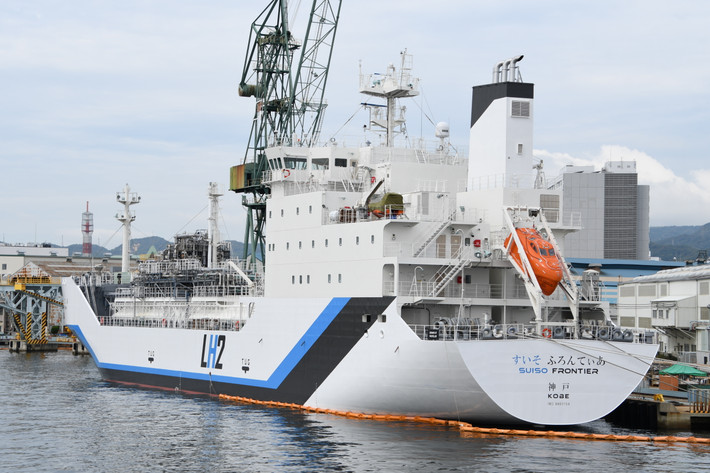 Suiso Frontier là tàu chở hàng hydro lỏng đầu tiên trên thế giới. Tàu Suiso Frontier được đóng bởi Kawasaki Heavy Industries, với sự hỗ trợ từ chính phủ của Nhật Bản và Australia.