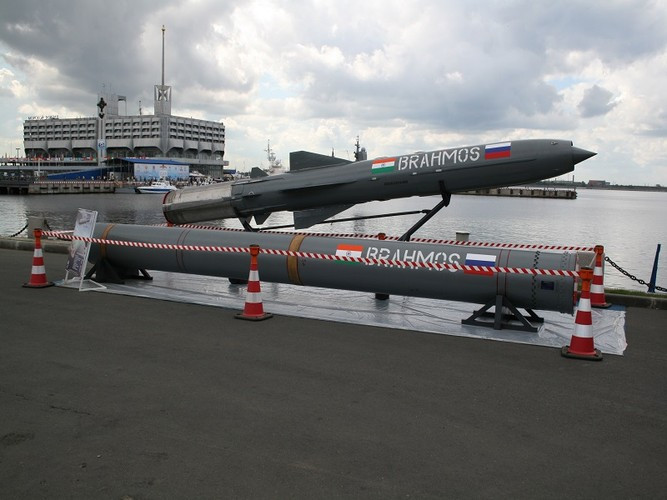 Biến thể xuất khẩu của tên lửa BrahMos có tầm bắn 290 km. Phạm vi đó được đánh giá thấp hơn để tuân thủ các thỏa thuận quốc tế, nhưng vẫn đủ để Philippines bao phủ những khu vực chiến lược của mình ở Biển Đông.