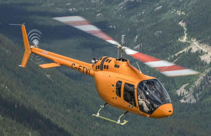 Một đặc điểm rất dễ nhận ra của Bell 505 đó là nó chỉ có hai lá cánh quạt. Thiết kế này giúp trực thăng không tốn diện tích khi nằm trên bãi đỗ.