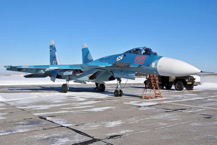 MiG-29K còn được tích hợp hệ thống tác chiến điện tử tinh vi hơn và radar tương đối tin cậy nhằm hỗ trợ khả năng tấn công mặt đất. Máy bay được sản xuất với giá khá rẻ, đi kèm chi phí bảo dưỡng thấp hơn nhiều lần.