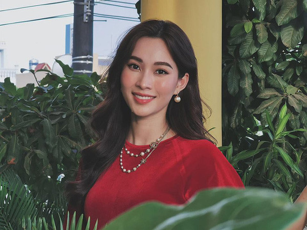 Với vòng eo thon nhỏ, Thu Thảo đã phủ nhận hoàn toàn thông tin mang thai lần 2. Bà mẹ 1 con nhận được rất nhiều lời khen ngợi cho nhan sắc càng ngày càng mặn mà của mình.