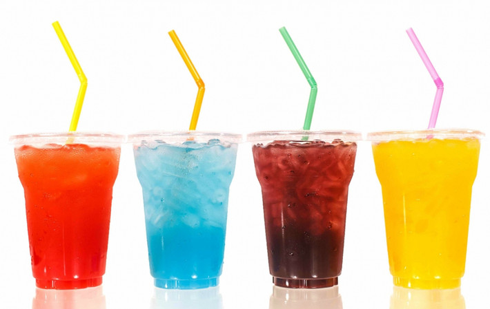 Đồ uống có đường, nước tăng lực và soda có tác động tiêu cực đến não của bạn và làm tăng nguy cơ mắc bệnh tiểu đường type 2. Mặt khác, những người có lượng đường quá cao trong máu có nguy cơ mắc chứng mất trí nhớ cao hơn người bình thường. (Ảnh: ATTPAG)