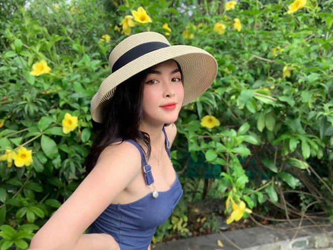 Nhờ chăm chỉ tập luyện, vóc dáng của 9X Nam Định ngày càng quyến rũ. Cô tự tin đăng tải những bức hình khoe vẻ ngoài cuốn hút tại trang cá nhân có hơn 55.000 người theo dõi.