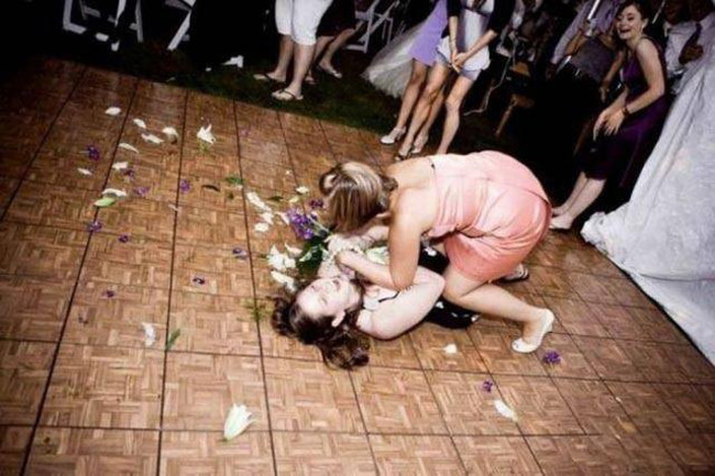 Đây người ta gọi là "ăn không được thì đạp đổ".