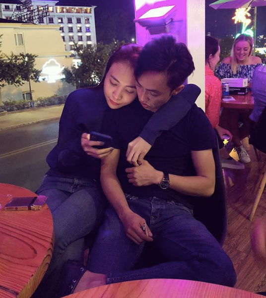 Đàm Thu Trang không phải gương mặt mới trong làng giải trí. Cô đã từng tham gia nhiều cuộc thi và đoạt được một số thành tích như Hoa khôi xứ Lạng 2010, Top 20 Hoa hậu Việt Nam 2010, Top 6 Vietnam's Next Top Model 2010... Tuy nhiên, gần đây, người ta lại biết đến Đàm Thu Trang nhiều hơn với tư cách là bạn gái của "đại gia phố núi" Cường Đôla. Để thuận tiện cho công việc, gần đây Đàm Thu Trang đã mua nhà ở Sài Gòn. Trên trang cá nhân của mình, bạn gái Cường Đôla đã chia sẻ một số hình ảnh về không gian sống của mình.