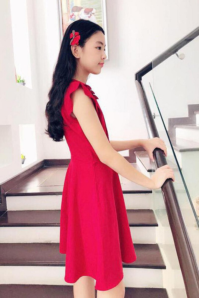 Lọ Lem cũng là một cô bé giản dị, phong cách thời trang của Lọ Lem ngoài những bộ đồng phục đến trường là những bộ váy áo xinh xắn…