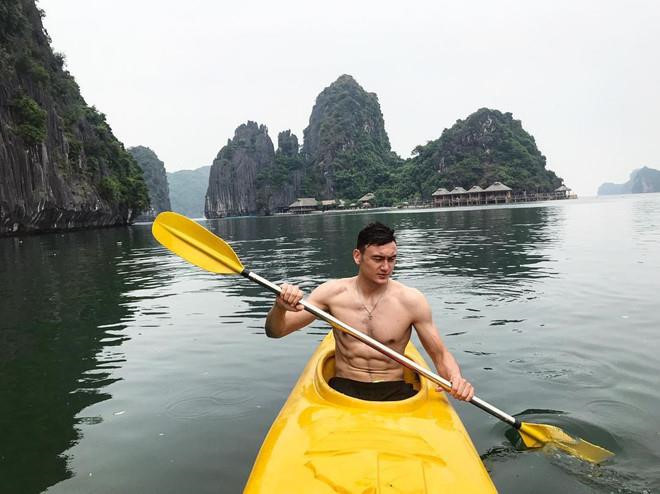 Chưa từng trực tiếp nhắc đến đối phương hay công khai ảnh chụp chung song qua hàng loạt "bằng chứng" trên trang cá nhân, người hâm mộ tin rằng Đặng Văn Lâm và Yến Xuân là một cặp. Yến Xuân không tránh được việc bị dân mạng "soi" đời sống cá nhân khi là bạn gái tin đồn của cầu thủ nổi tiếng. Nhưng trước những ý kiến tiêu cực về mình, cô luôn thẳng thắn đáp trả. Ảnh: FBNV.