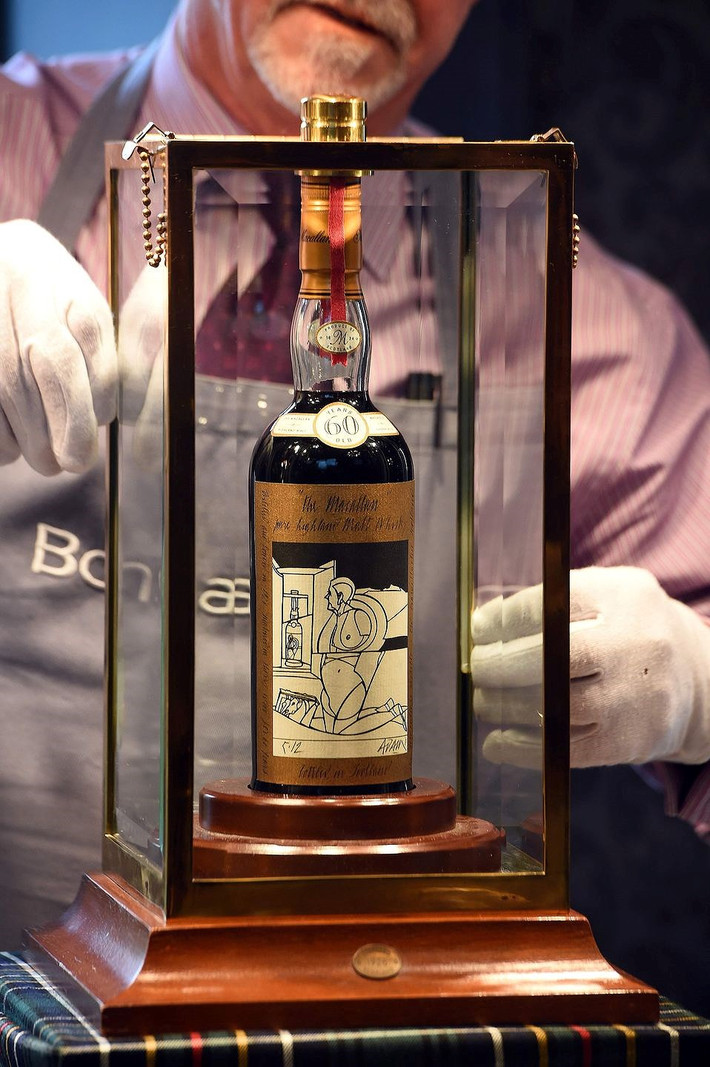 Chai rượu whisky Macallan Valerio Adamai 1926 được bán với giá bán kỷ lục thế giới là 700.000 bảng Anh tại cuộc đấu giá ở Edinburgh vào tháng 10/2018 cộng với phí bảo hiểm 148.000 bảng Anh để biến nó thành loại whisky đắt nhất với giá 848.000 bảng Anh (1.104,403,82 đô la Mỹ).