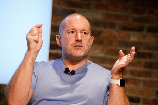 Jony Ive gia nhập Apple vào năm 1992 với một công việc trong bộ phận thiết kế. Năm 1996, ông trở thành người đứng đầu mảng thiết kế của Apple. Dự án đầu tiên mà Ive và Jobs cùng cộng tác là chiếc máy tính iMac ra mắt năm 1998. Sau đó, bộ đôi này liên tục mang đến hàng loạt sản phẩm mới như iPod, iPhone và iPad. Tháng 6/2019, Ive cho biết ông sẽ rời Apple để khởi nghiệp với dự án LoveFrom. Công ty thiết kế này dự kiến ra mắt vào năm 2020 và khách hàng đầu tiên chính là Apple.