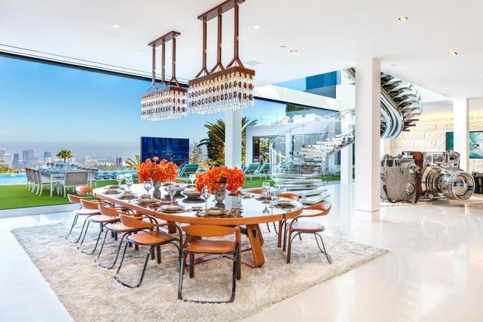 Mục tiêu xây dựng của biệt thự Billionaire rất đơn giản, mỗi một inch trong đó đều cần được thiết kế sáng tạo, không tì vết và thật tỉ mỉ, nhà bất động sản Brucce Makowsky cho biết.