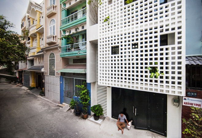 Địa thế đất, khu dân cư: Đây cũng là một yếu tố quan trọng không thể thiếu trong việc chọn nhà cửa. Bởi, địa thế đất chính là yếu tố quyết định tới nguồn năng lượng đi vào nhà bạn là tốt hay xấu.