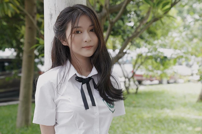Lê Ngọc Phương Quỳnh là cô gái "quen mặt" với khán giả phim truyền hình qua những vai diễn nhỏ tuổi. Cô bắt đầu đóng phim từ lúc 5 tuổi và gây ấn tượng qua loạt phim như Tam nam vẫn phú, Ầu ơ ví dầu, Bữa tối của diều hâu...