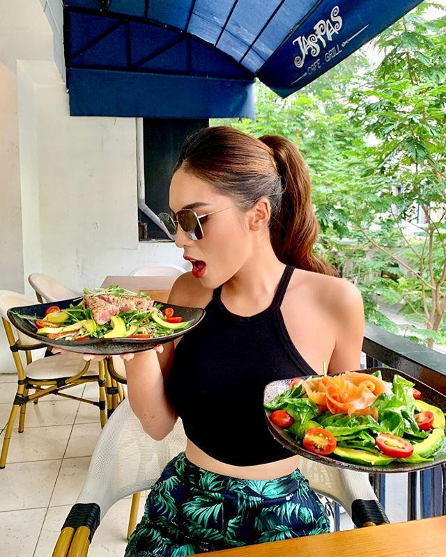 Trước đó, cô từng phủ nhận những ý kiến cho rằng minh quá béo. Kỳ Duyên giải thích mặc áo thun luôn khiến cơ thể nhìn mập mạp hơn, bụng béo hơn. Cô nói: "Đúng là mình có lên cân một chút vì ăn để có sức tập cho khỏe thôi chứ không phải béo lắm rồi".