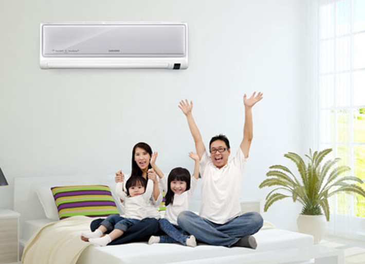 3. Đóng kín cửa khi sử dụng máy lạnh: Nếu khi sử dụng máy lạnh mà bạn để cửa mở thì khí lạnh sẽ bị thoát ra ngoài, nhiệt độ bên ngoài sẽ tác động đến nhiệt độ trong phòng, do đó máy lạnh sẽ phải hoạt động nhiều hơn và tốn rất nhiều điện.