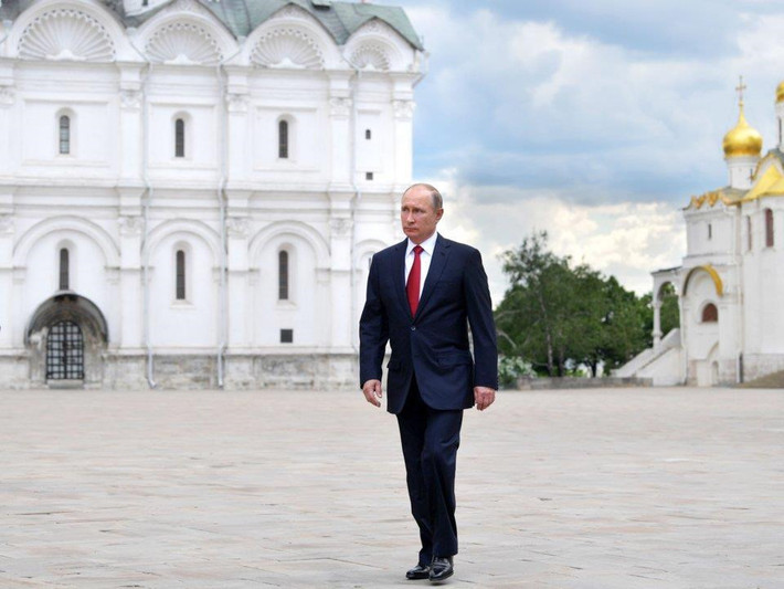 Từ năm 1991, Điện Kremlin được chọn làm nơi ở và làm việc chính thức của tổng thống Nga. Nhưng trên thực tế, ông Putin hiếm khi nào sống tại đây. Ngôi nhà hiện nay của ông nằm ở khu Novo-Ogaryovo thuộc phía tây thủ đô Moscow. Ảnh: Getty.