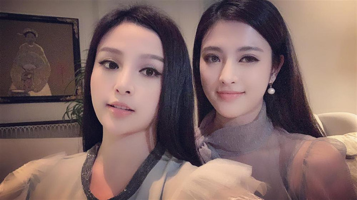 Khoe xuất hiện cùng em gái xinh đẹp, Huyền Baby than thở: "Nhà có mỗi cô em gái, kén em rể kỹ hơn cả hồi mình kén chồng".