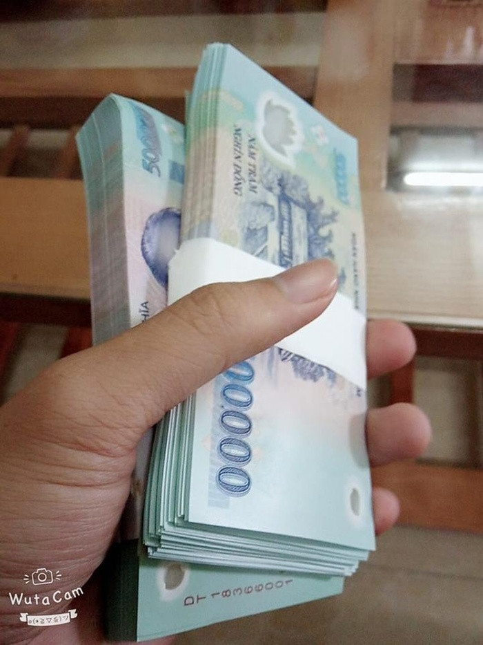 Có người phàn nàn: "Lương hàng tháng còn chưa có đây, thưởng gì chứ".