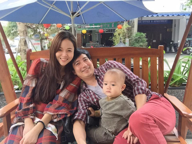Cả hai đã có chung bé Tròn năm nay 4 tuổi. Vợ chồng Diễm Hương chia sẻ bé Tròn là niềm vui chung của cả gia đình và Hồng Quang rất thích chơi cùng con mỗi khi đi làm về.