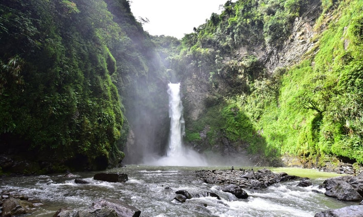 Thác Tappiya, Philippines Nằm trong thung lũng của dãy núi Cordillera, thác Tappiyal ở cuối hành trình qua làng Batad, giữa ruộng bậc thang Ifuago - di sản thế giới của Unesco (cách thủ đô Manila khoảng 390km về phía bắc). Bỏ ra 8 đến 16 bảng Anh để thuê một hướng dẫn viên địa phương có thể đưa bạn đi bộ dọc theo ruộng bậc thang xanh mướt, qua núi khoảng 30 phút sau đó mới đến thác. Laurence Britton
