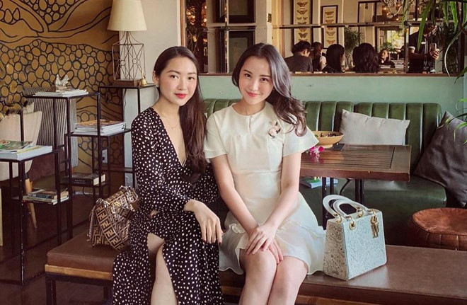Primmy Trương - Chloe Nguyễn có mối quan hệ rất thân thiết. Cả hai thường xuyên xuất hiện cùng nhau tại các sự kiện, đăng ảnh chụp chung và động viên nhau trên mạng xã hội.
