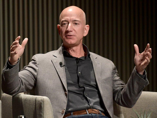 Tổng giám đốc điều hành: Đa phần CEO các tập đoàn lớn tại Mỹ như ông chủ Amazon Jeff Bezos không sống bằng lương. Tài sản của họ là cổ phiếu, bất động sản, các khoản đầu tư... Nếu chỉ tính lương, một CEO ở Alabama kiếm được 204.590 USD/năm. Con số ở Quận Columbia là 247.500 USD, Virginia 228.540. Ảnh: Getty Images.