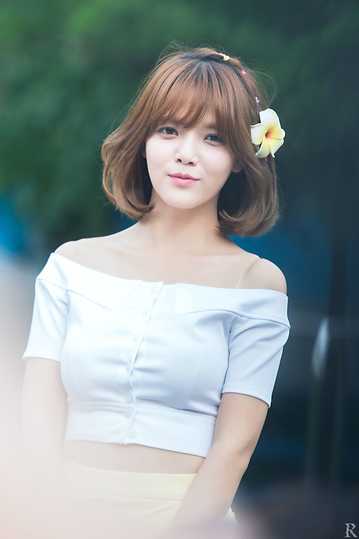 Jimin – cô nàng trưởng nhóm của nhóm nhạc AOA, vốn được biết đến là nữ thần tượng có thân hình nhỏ nhắn với chiều cao 1m60.