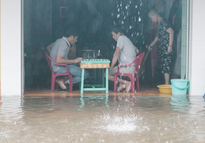 Chưa kể các vùng khó khăn, bị cô lập ngập rất sâu, tồn tại nhiều xoáy nước lớn, việc đi đến các điểm này rất khó khăn và nguy hiểm.