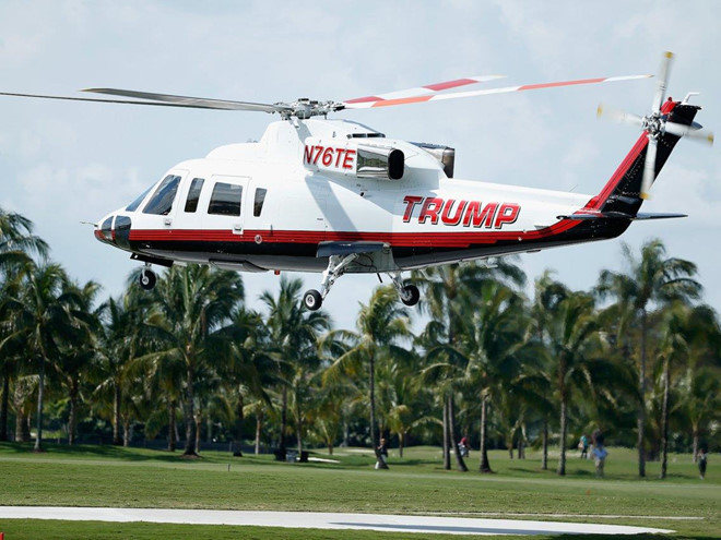 Bên cạnh đó, Tổng thống Mỹ có ba chiếc trực thăng Sikorsky. Giá mỗi chiếc Sikorsky S-76 đã qua sử dụng vào khoảng 5-7 triệu USD. Đó là còn chưa tính đến số tiền 750.000 USD ông Trump chi để sửa nội thất máy bay. Tổng cộng phi đội hai máy bay và ba máy bay trực thăng của ông Trump hiện có giá 32 triệu USD. Ảnh: Getty Images.