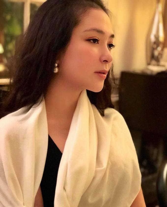 "Chắc anh ấy thích tôi phải mạnh mẽ, phải tự lo được mọi việc", Nguyễn Thị Huyền nói. Còn về việc chồng hiện tại có phải một đại gia khét tiếng như lời đồn không, Hoa hậu Việt Nam 2004 đáp: "Trong mắt tôi thì đương nhiên người đàn ông của mình phải là đại gia". Tuy nhiên, cái "đại gia" mà cô muốn nói ở đây chính là đại gia về đạo đức và nhân cách chứ không phải tiền bạc theo ý hiểu của nhiều người. Có thể thấy, sau 15 năm đăng quang thì hiện tại hoa hậu Nguyễn Thị Huyền đang có cuộc sống vô cùng hạnh phúc. Và điều khiến người ta ngỡ ngàng hơn cả chính là nhan sắc trẻ trung, quyến rũ của cô.