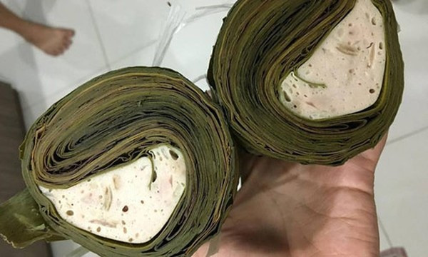 Chả giò nhưng lá chuối là chủ yếu.