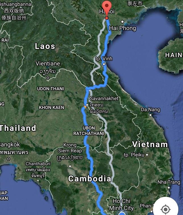 Trước đó, khi người dùng tìm cung đường lái ôtô từ TP.HCM ra Hà Nội hoặc ngược lại, Google sẽ hướng dẫn tìm đường tắt nhưng phải đi qua Lào, Campuchia, Thái Lan. Tương tự, các lộ trình từ TP.HCM ra Bắc Trung Bộ như Nghệ An, Thanh Hoá, bản đồ này cũng hướng dẫn chạy qua 2 nước Đông Dương. Ảnh chụp màn hình.