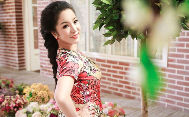 Thúy Nga không chỉ được biết tới với tư cách là một diễn viên tấu hài nổi tiếng mà còn là ca sĩ hát nhạc hài, diễn viên kịch nói và điện ảnh. Sau nhiều năm nỗ lực làm nghệ thuật, hiện Thúy Nga đã tích cóp cho mình một khối tài sản cực “khủng”. Không chỉ sở hữu nhiều cơ sở kinh doanh, Thúy Nga còn có hai căn biệt thự cực sang chảnh ở Việt Nam và Mỹ.