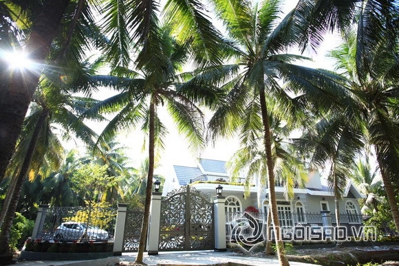 Liên lạc với Đoàn Minh Tài về ý tưởng xây dựng cũng như chi phí tổng thể. Anh luôn giữ kín thông tin và ngại bật mí về giá trị căn biệt thự. Nhưng theo tiết lộ của nhà thầu xây dựng, tổng giá trị căn biệt thự lên đến tiền tỷ. Kiến trúc được xây dựng theo phong cách hiện đại, không gian mở theo tiêu chuẩn của khách sạn 5 sao. Cách bố trí hài hòa giữa các khu vực phòng khách, phòng ngủ và bếp ăn… biệt thự triệu đô của diễn viên Đoàn Minh Tài trang trí bằng những vật liệu xây dựng ngoại nhập, nội thất cao cấp theo tiêu chuẩn châu Âu.