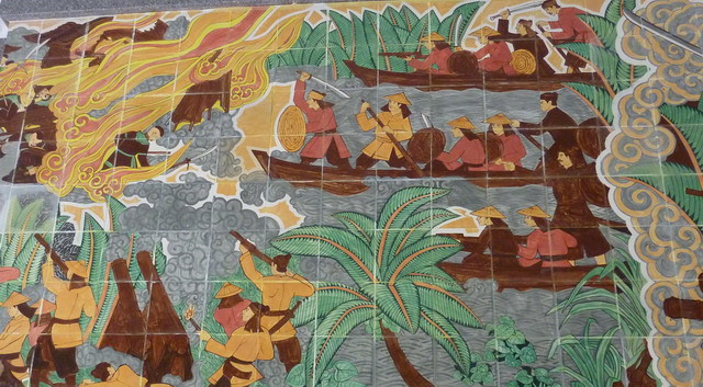 Rạch Gầm - Xoài Mút (1785): Rạch Gầm - Xoài Mút là một trong những đỉnh cao chói lọi của người Việt trong hành trình dựng nước và giữ nước. Trên khúc sông Tiền và sông Hậu năm 1785, chỉ bằng một trận duy nhất, kéo dài trong một ngày đêm, Quang Trung - Nguyễn Huệ đánh cho 50.000 quân Xiêm tan tác, chỉ còn vài trăm tên chạy thoát về nước. Chính sử nhà Nguyễn chép: Sau trận Rạch Gầm - Xoài Mút, quân Xiêm tuy ngoài miệng khoác lác nhưng trong bụng sợ Nguyễn Huệ như sợ cọp.