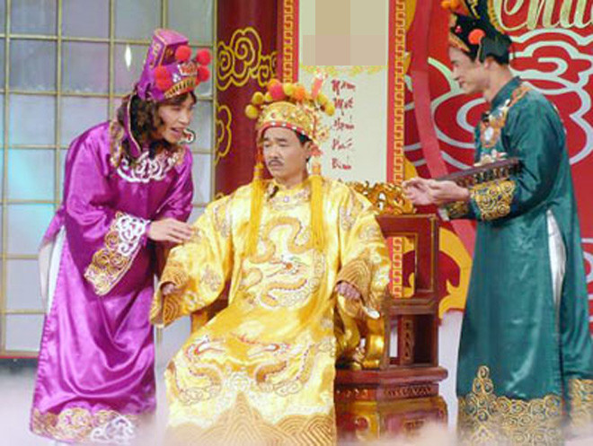 Không riêng gì "Nam Tào" Xuân Bắc, các nghệ sĩ khác cũng đã có những thay đổi đáng kể trong hành trình 10 năm này. So với những năm trước 2008, "Bắc Đẩu" Công Lý thay đổi kiểu tóc ép thắng 2 năm trước bằng kiểu tóc uốn xoăn.